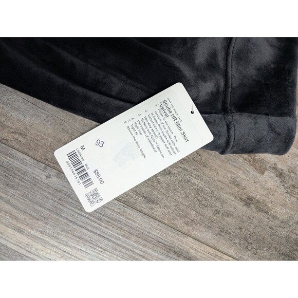 NWT Lululemon Scuba High-Rise Mini Skirt *Velvet Black Women's Size Medium NEW - Picture 2 of 5